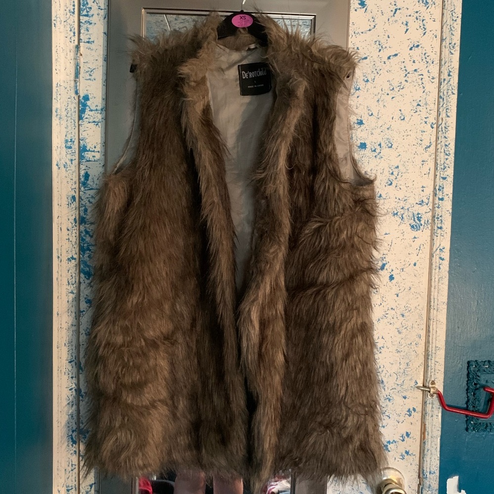 🧥 Fur Vest